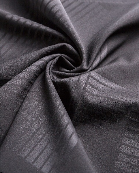 একটি বোনা কাপড়ের সামগ্রিক গঠনে ওয়ার্প এবং ওয়েফট কী ভূমিকা পালন করে?